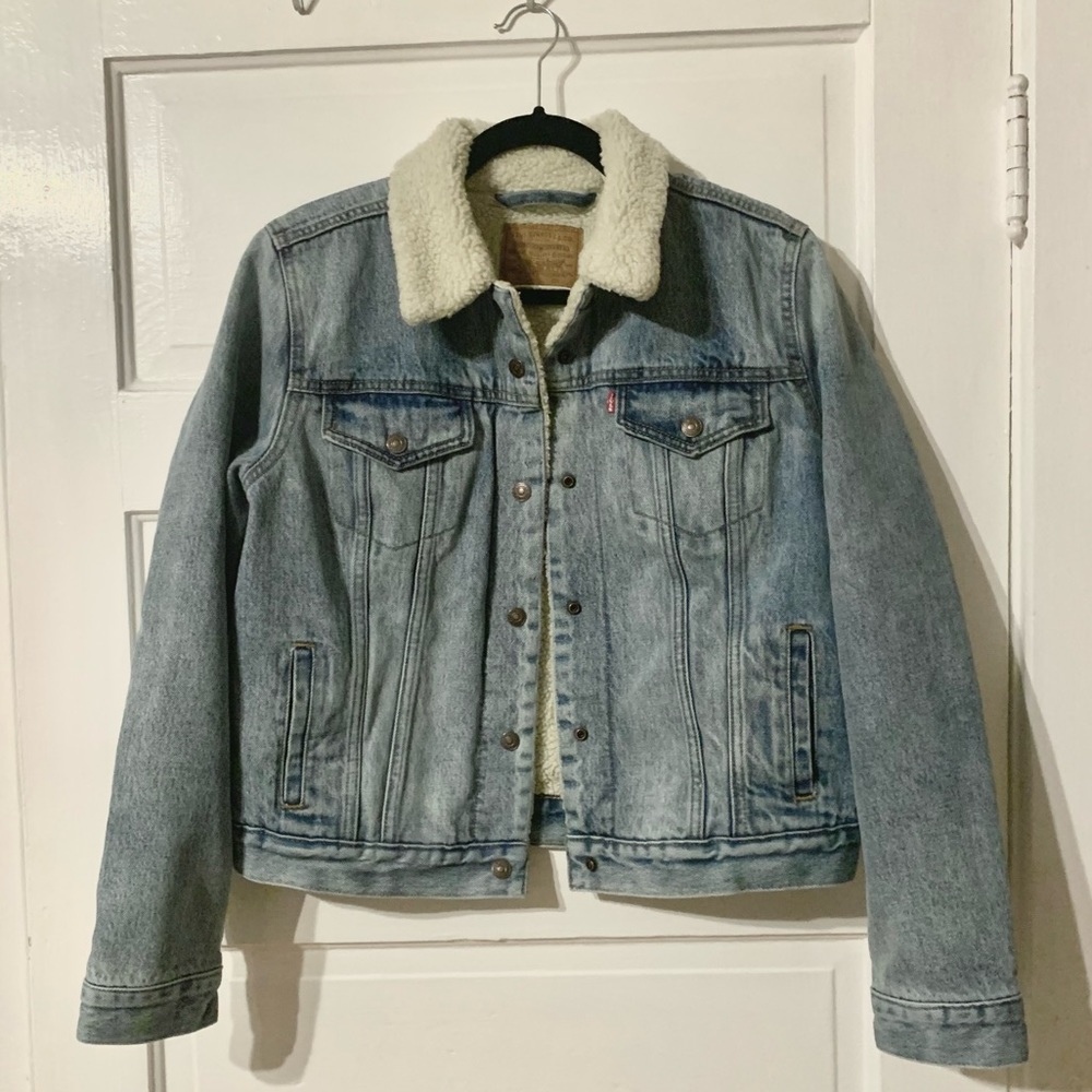 Levi's Light Blue Denim Jean Jacket with Cream Sherpa Collar